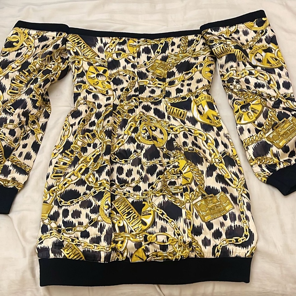 Moschino off shoulder dress size 36
From collaboration collection H&MxMoschino